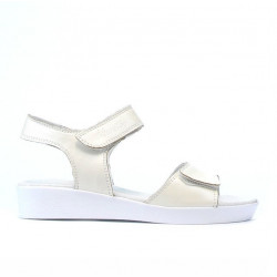 Sandalias para niños 532 beige nacarado