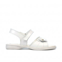 Sandalias para niños pequeños 55c charol blanco