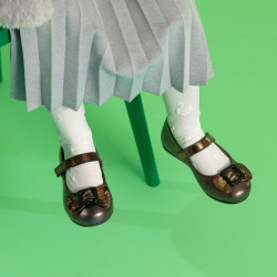 Zapatos para niños pequeños 67c marrón nacarado combinado lifestyle