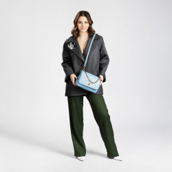 Bolso de mujer de hombro 005g azul claro lifestyle