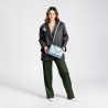 Bolso de mujer de hombro 005g azul claro lifestyle