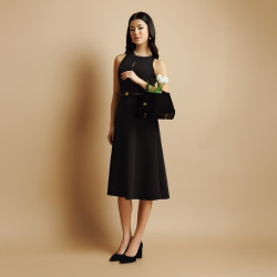 Bolso de mano para mujer 037g gamuza negra lifestyle