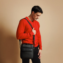 Bolso de hombro para hombre 303g 01 negro lifestyle