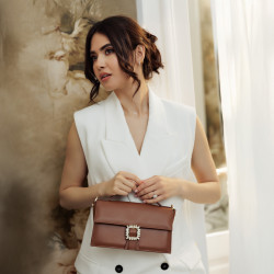 Bolso de mujer de mano 039g marrón coñac lifestyle