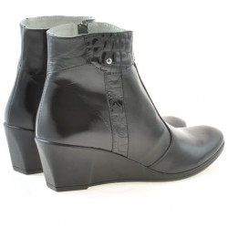 Botas de mujer 239 charol negro
