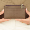 Portatarjetas 209g 01 croco marrón oscuro lifestyle