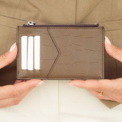 Portatarjetas 209g 01 croco marrón oscuro lifestyle