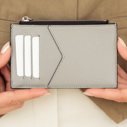 Tarjetero 209g 01 biz gris lifestyle