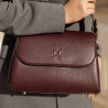 Bolso de mujer de hombro 040g cereza negra lifestyle