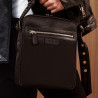 Bolso de hombre de hombro 304g 01 tejido negro+napa negro lifestyle