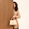 Bolso de mujer de hombro 049g panna saffiano lifestyle