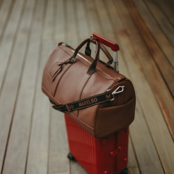 Bolso de viaje 305g 01 biz cognac lifestyle
