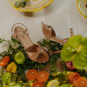 Sandalias mujer 1365 charol beige lifestyle