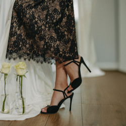 Sandalias de mujer 1365 negro terciopelo lifestyle
