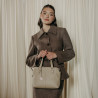 Bolso de mujer para el hombro 004g 01 gris claro lifestyle