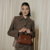 Bolso de mujer de hombro 032g 01 coñac lifestyle