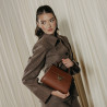 Bolso de mujer de hombro 032g 01 coñac lifestyle