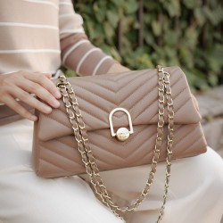 Bolso de mujer de hombro 052g capuchino lifestyle