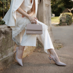 Sandalias de mujer 1328 charol arena lifestyle