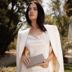 Billetera de mujer 207g taupe lifestyle
