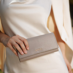 Billetera de mujer 207g taupe lifestyle