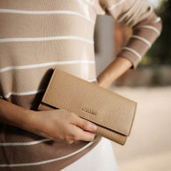 Cartera de mujer 207g marrón lifestyle